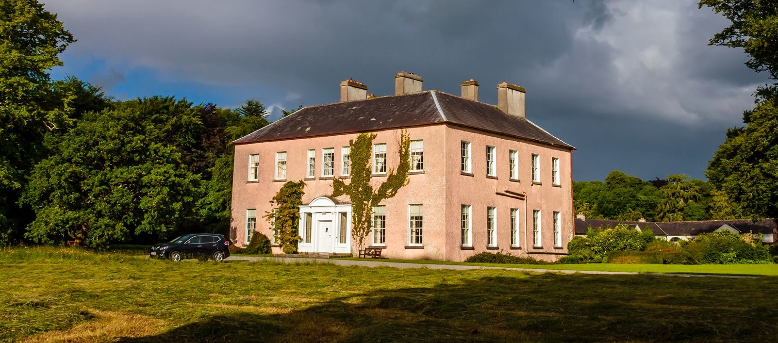 Enniscoe house   exterior cropped irelandsbluebook